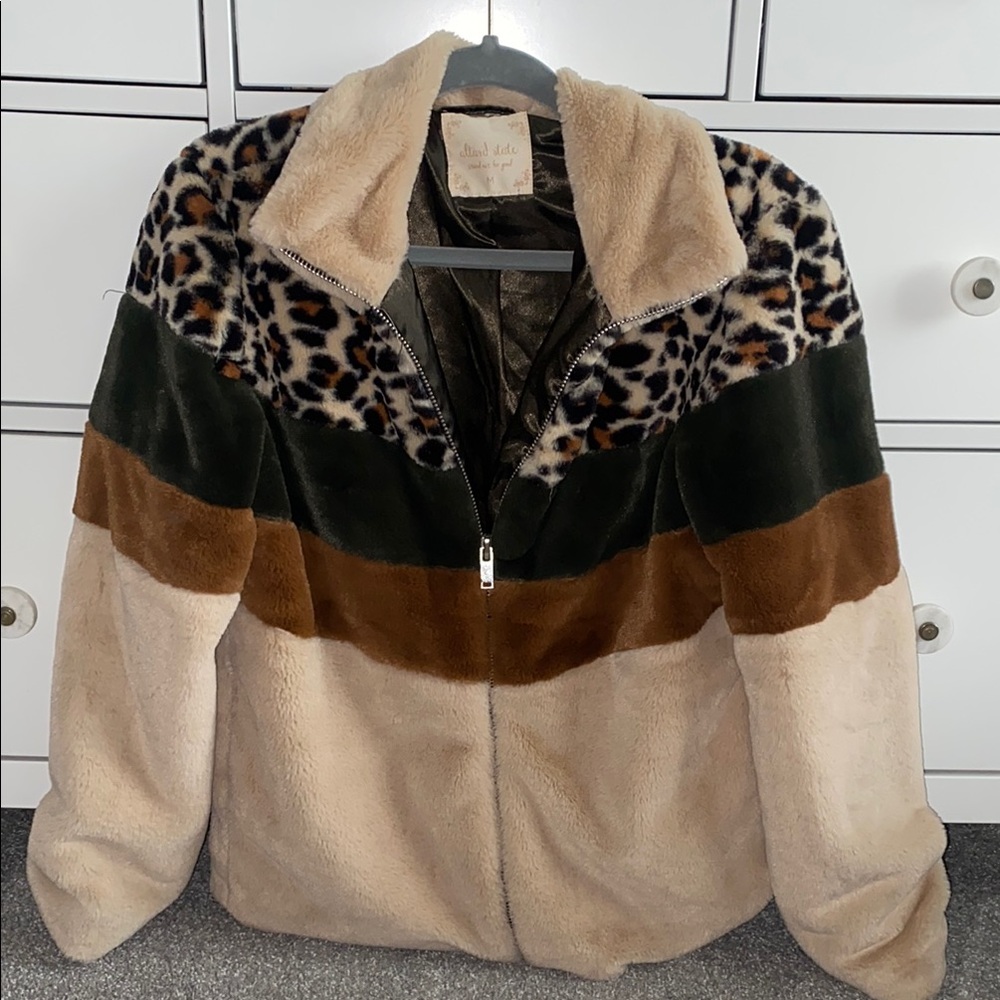 Stylish Faux Fur Jacket with Leopard Print
